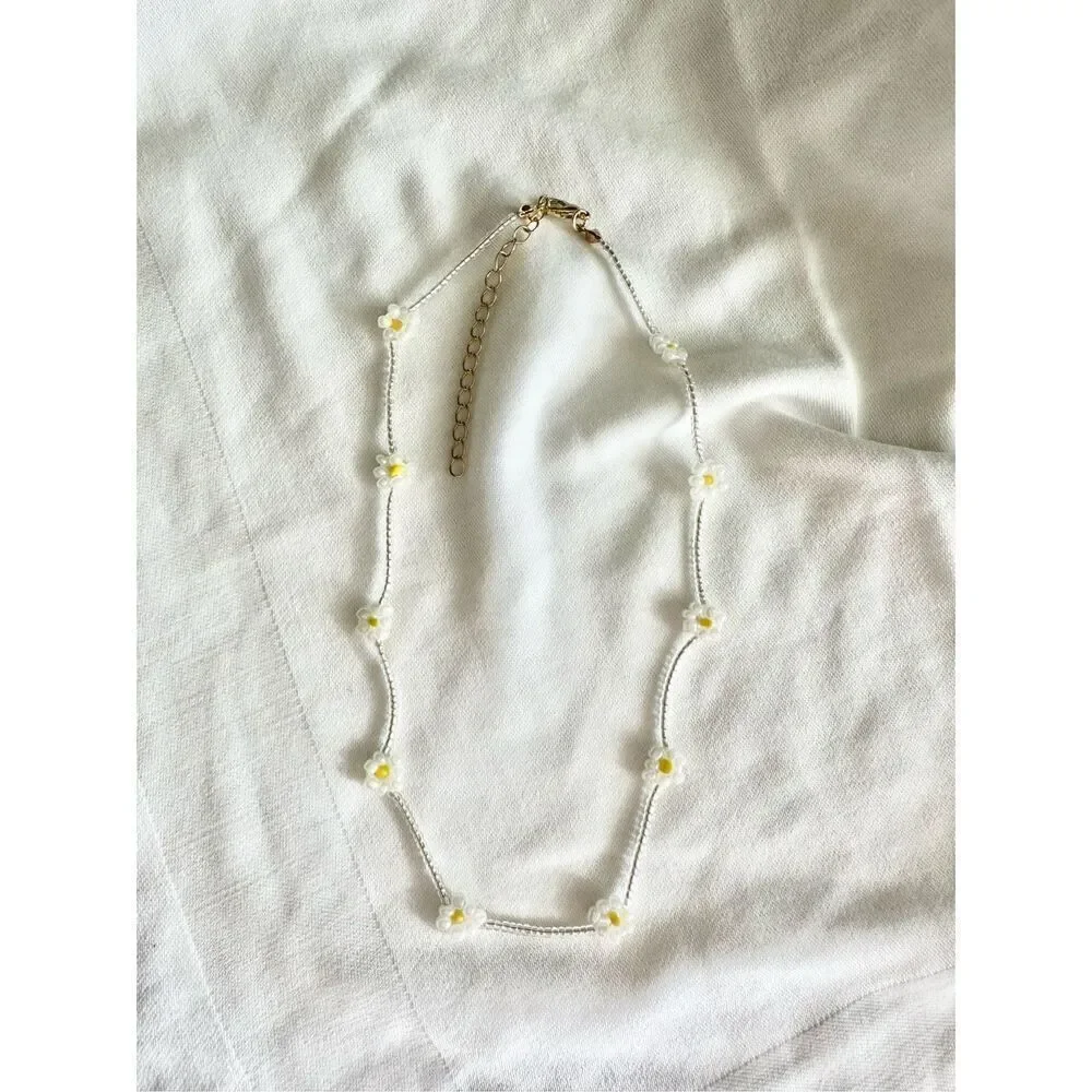 White and clear color beaded Daisy chain necklace ￼